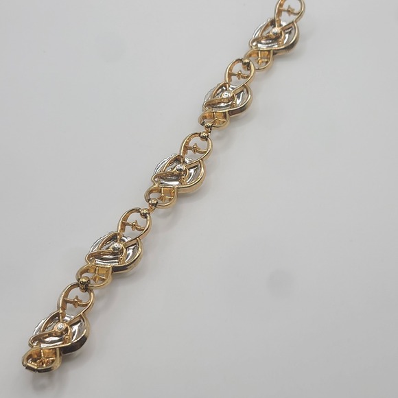 Vintage Trifari Bracelet Rhinestone Green Gold Tone READ‎ 7" - Picture 3 of 16